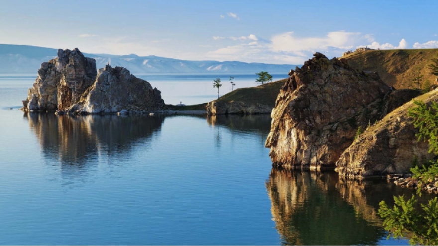 Bí mật về kho báu khổng lồ được chôn dưới hồ Baikal (Nga)